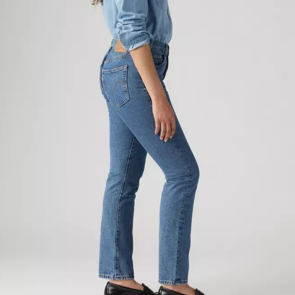 Levi's 501 jeans dark blue wash size 27 distressed